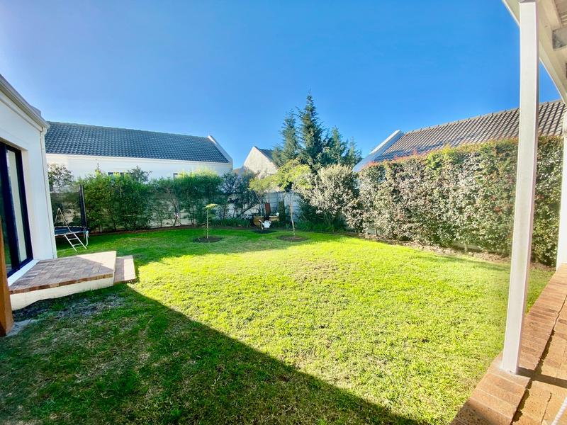 To Let 3 Bedroom Property for Rent in Pinehurst Western Cape